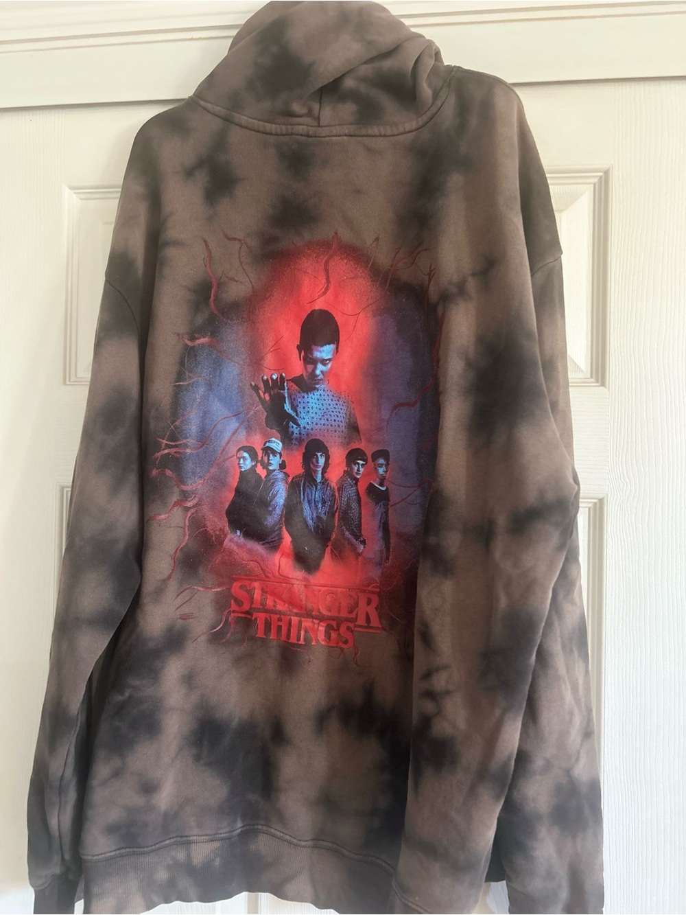 H&M Brown and Black Tie-Dye Crewneck Sweater with Red Graphic